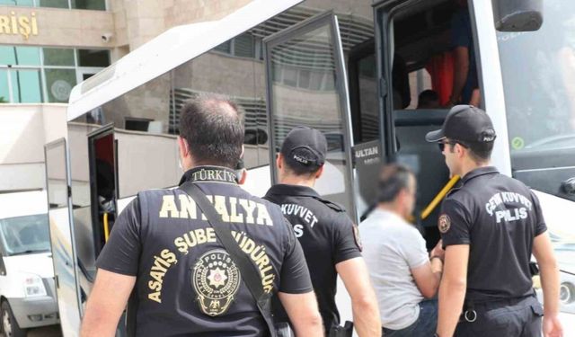 Antalya’da aranan 153 kişi yakalandı