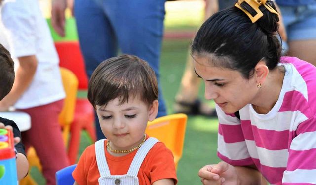 Antalya’da babalara özel “bebek bezi bağlama yarışması”