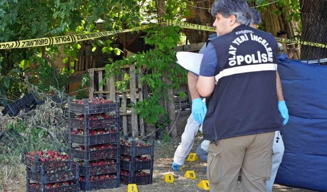 Antalya’da korkunç cinayet:  Müşterilerine çilek satarken silahlı saldırıya uğradı