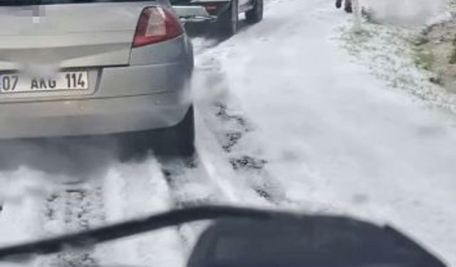 Antalya’da şiddetli dolu yağışı yayla yolunu beyaza bürüdü