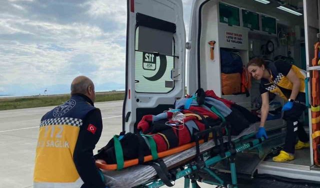 Attan düşen hasta helikopter ambulansla Van’a sevk edildi