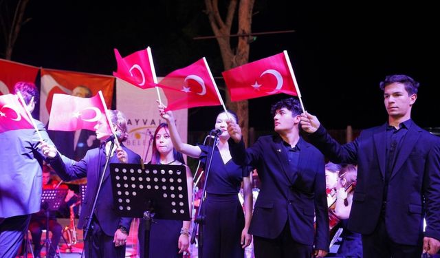 Ayvalık’ta Sebahat-Cihan Şişman Güzel Sanatlar Lisesi öğrencilerinden yılsonu konseri