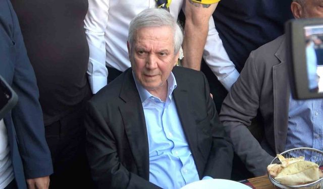 Aziz Yıldırım: "Şampiyon olursak seçilme şansımız azalacak, yine de Fenerbahçe şampiyon olsun"