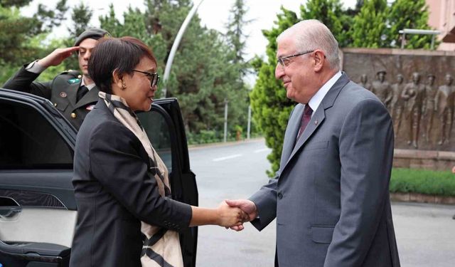 Bakan Güler, Endonezya Dışişleri Bakanı Marsudi ile bir araya geldi