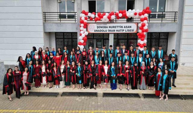 Başkan Babat 120 öğrencinin mezuniyet masraflarını karşıladı