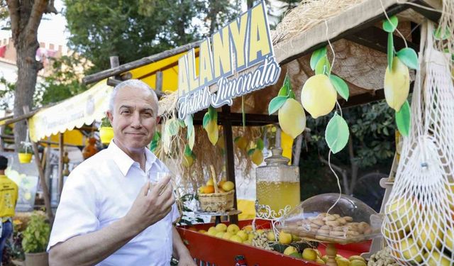 Başkan Özçelik tescilli fıstıklı limonatayı tanıttı