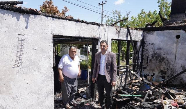 Başkan Tezcan evi yanan vatandaşları yalnız bırakmadı