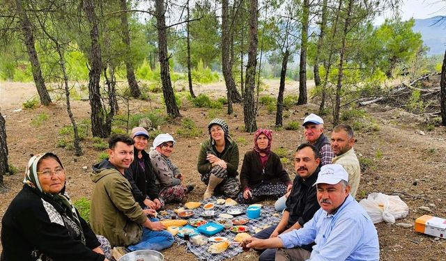 Belediyede başkan, tarlada çiftçi