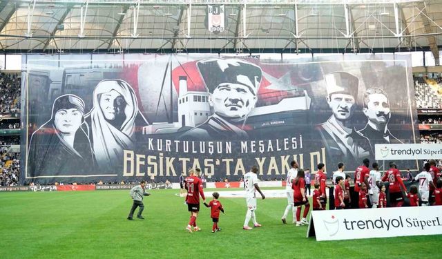 Beşiktaş tribünlerinden ’19 Mayıs’ pankartı