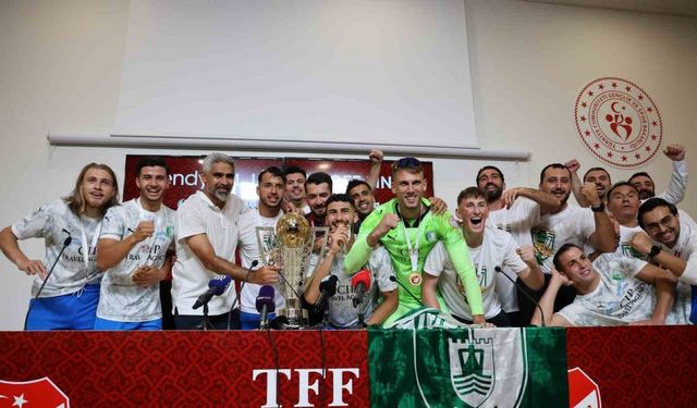 Bodrum FK’lı futbolcular basın toplantısını bastı