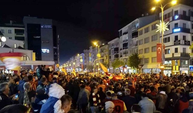 Bozüyük’te Galatasaray’ın şampiyonluğu coşkuyla kutlandı