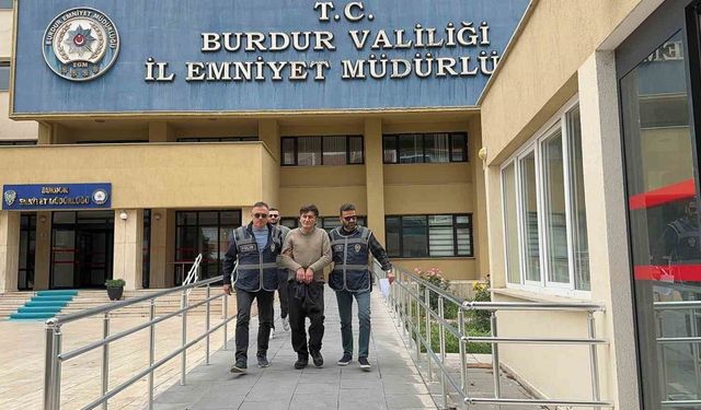 Burdur’da 19 yıl 9 ay hapis cezasıyla aranan firari yakalanarak cezaevine gönderildi