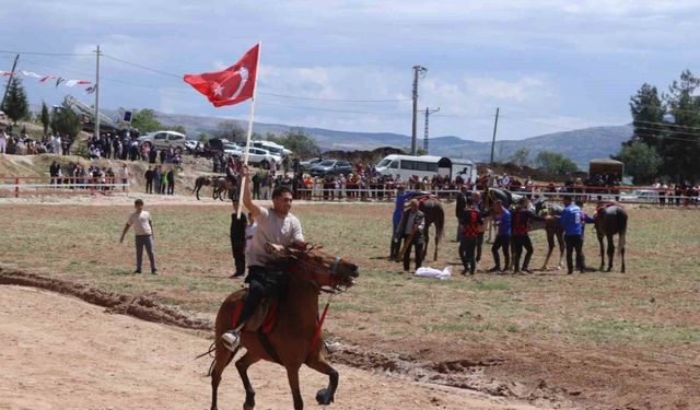 Çal’da asırlık gelenek bu yılda sürdürüldü