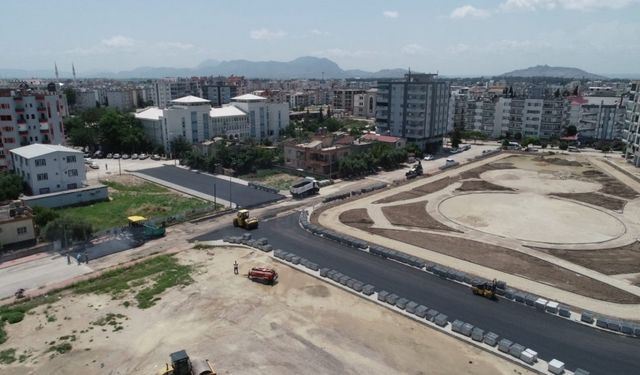 Ceyhan’da yeni açılan cadde asfaltlandı