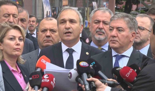 CHP’li milletvekilleri TBMM’den Milli Eğitim Bakanlığına yürüdü