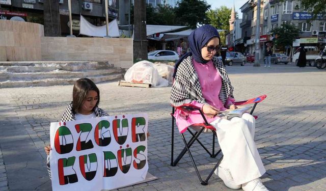 Cumhuriyet Meydanında Filistin için sessiz eylem