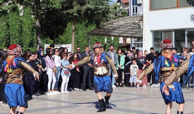 Denizli’nin halk oyunları şampiyonları coşkuyla karşıladı