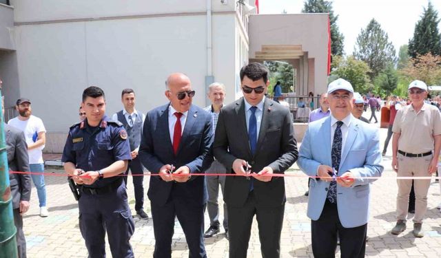 Dereköy Şehit Fatih Seven Ortaokulunda Bilim Fuarı açıldı