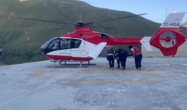 Doğumdan sonra rahatsızlanan kadın için ambulans helikopter havalandı