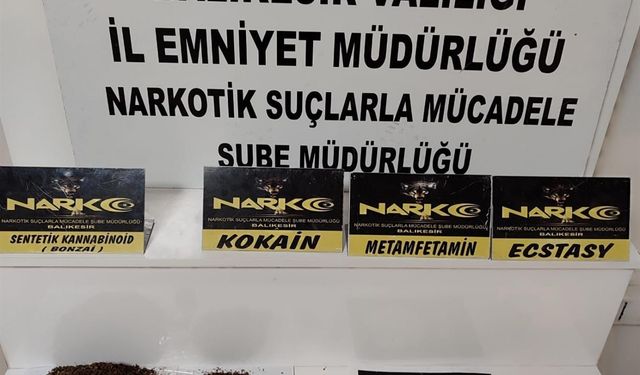 Durdurulan araç uyuşturucu deposu çıktı