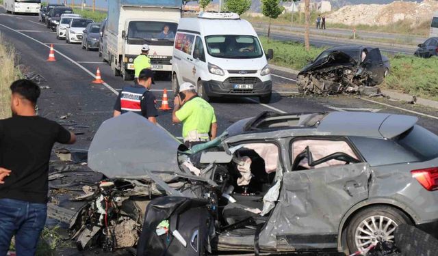 Ehliyetsiz gencin kullandığı lüks araç karşı şeride geçip kazaya neden oldu: 1 ölü, 1 yaralı