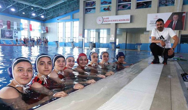 Elazığ Gençlik ve Spor Kulübü sutopu takımı, altyapı yetenekleriyle zirvede