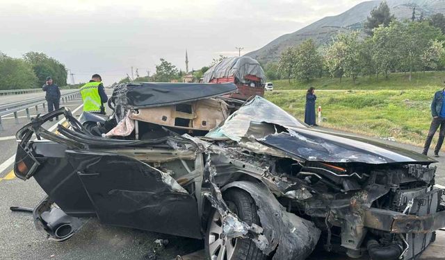 Elazığ’da kamyon ile otomobil çarpıştı: 4 yaralı