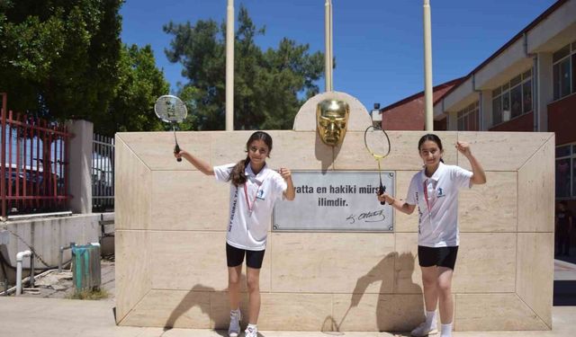 Elif ve Melis Badminton Türkiye Şampiyonası yolcusu