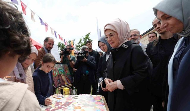 Emine Erdoğan, Şule Yüksel Şenler Vakfı Kitap ve Kültür Günleri’ni ziyaret etti