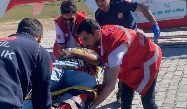 Erciş’te ayağı kırılan vatandaş için ambulans helikopter havalandı