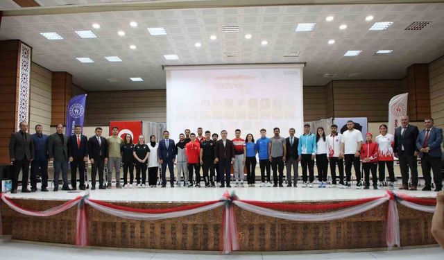 Erzincan’da "19 Mayıs’ta 19 Başarılı Genç" isimli söyleşi programı düzenlendi