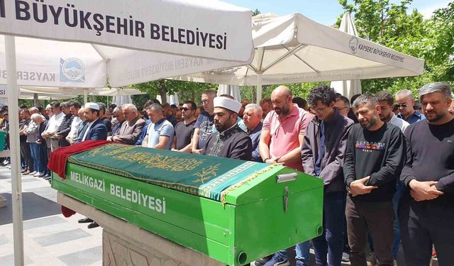 Feci kazada hayatını kaybeden öğretmen Kayseri’de toprağa verildi