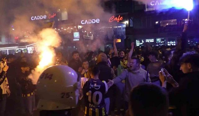 Fenerbahçe taraftarı galibiyeti kutladı