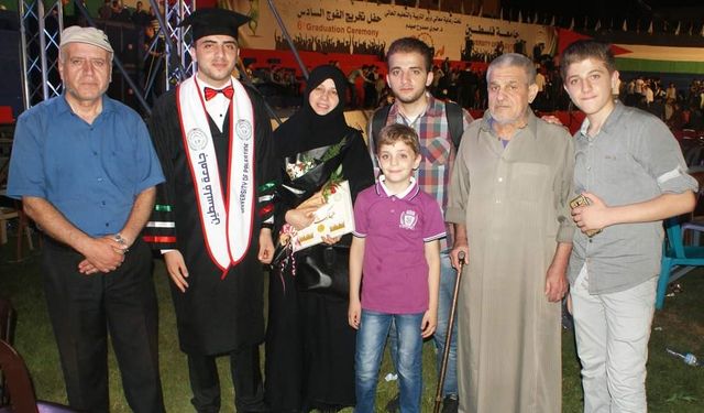 Filistinli öğrencinin ailesiyle mutlu günlerinden geriye sadece fotoğraf kareleri kaldı