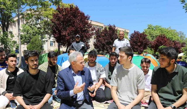 GAÜN’de GAZZE’ye destek amacıyla oturma eylemi düzenlendi