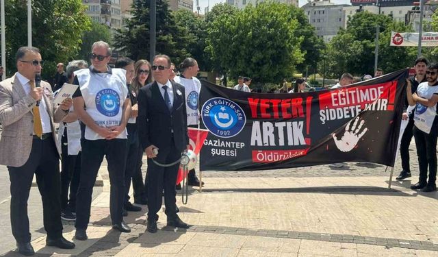 Gaziantep’te şiddete karşı öğretmenler basın açıklaması yaptı