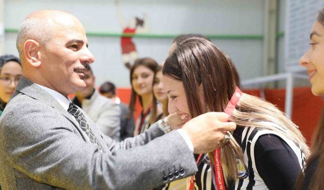 Gençler 19 Mayıs’ı voleybol turnuvası ile kutladı