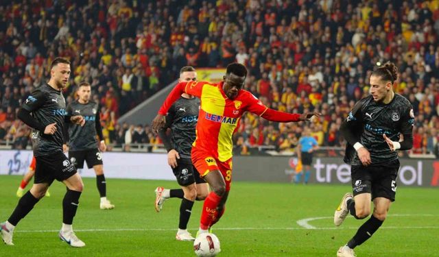 Göztepe, Anthony Dennis’in sözleşmesini uzattı