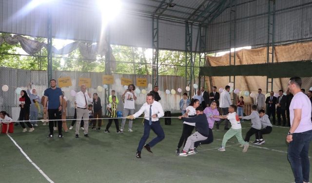 Hakkari’de "Geleneksel Çocuk Oyunları Şenliği" düzenlendi