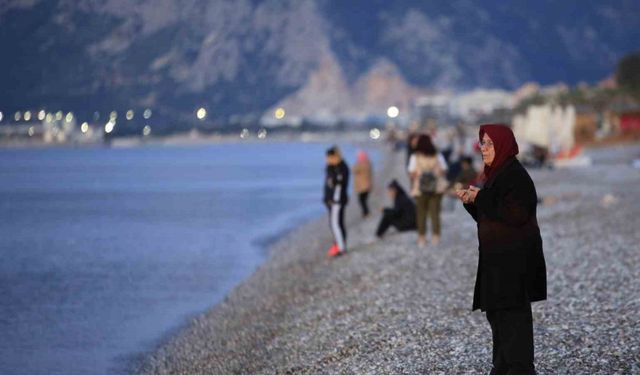 Hıdırellez’de Konyaaltı sahiline akın ettiler