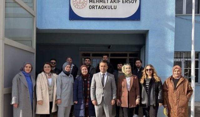 Hınıs Mehmet Akif Ersoy Ortaokulu açık hava eğitimi projesi ile Avrupa’da