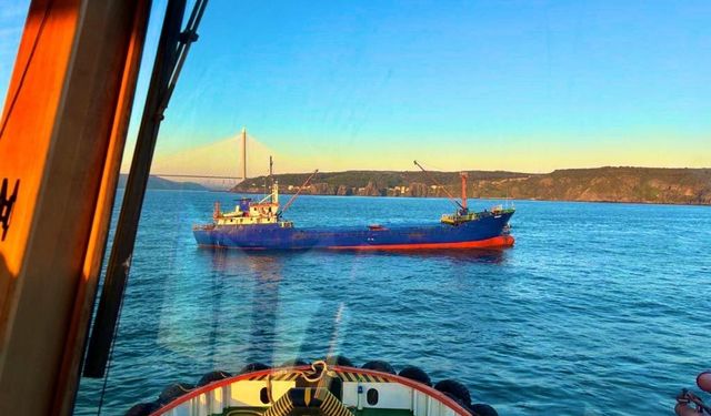 İstanbul Boğazı’nda gemi trafiği çift yönlü ve geçici olarak askıya alındı