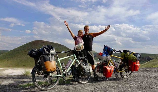 İsviçreli çift bisikletle Meke Gölü’ne ulaştı