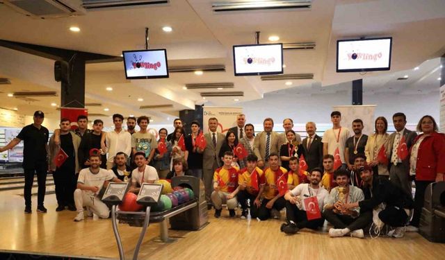 İzmitli gençler Bowling Turnuvası’nda 19 Mayıs coşkusu yaşadı