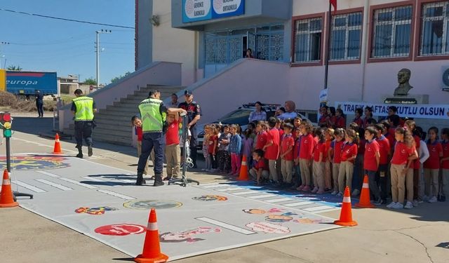 Jandarmadan 485 öğrenciye uygulamalı trafik eğitimi