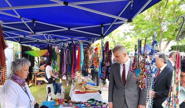 Kadınların el emeği ürünleri bahar şenliğinde stantlarda yerini aldı