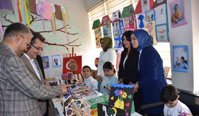 Karapınar’da özel öğrenciler ve öğretmenlerinin yılsonu sergisi açıldı