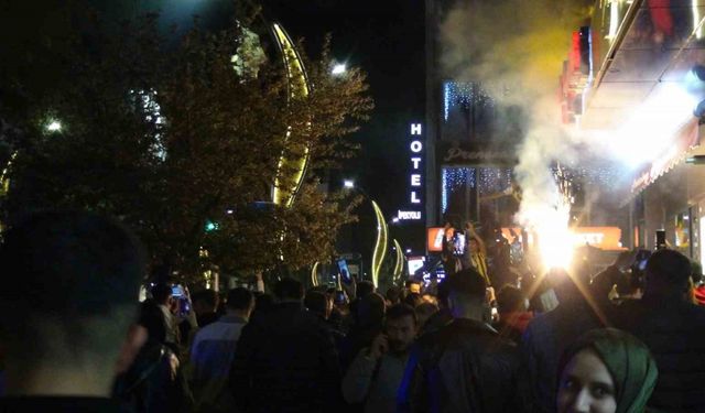 Kars’ta Fenerbahçeliler sokaklara döküldü