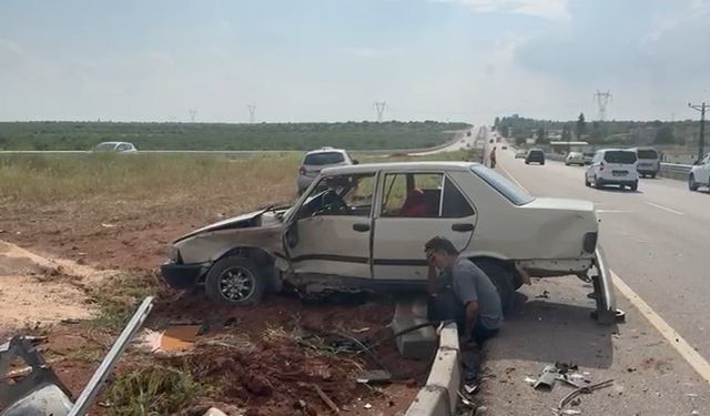 Kaza yaptığı aracının başında gözyaşı döktü