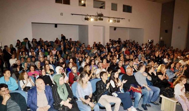 Kiraz Çiçeği Korosu’ndan muhteşem konser